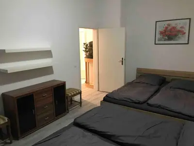 Ein Bett oder Betten in einem Zimmer der Unterkunft Modern apartment, Randneustadt with great connections