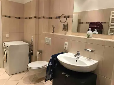 Ein Badezimmer in der Unterkunft Modern apartment, Randneustadt with great connections