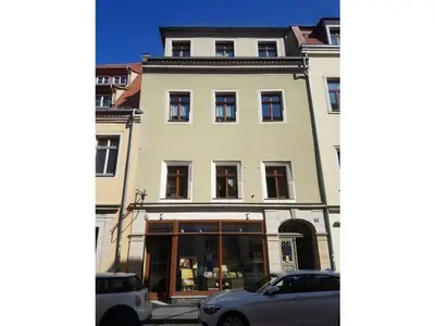 Das Gebäude in dem sich das Ferienhaus befindet