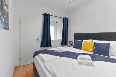 Ein Bett oder Betten in einem Zimmer der Unterkunft Hochwertiger ausgestatteter Bungalow für 8 Personen, 3 Schlafzimmer, 2 Parkplätze, WLAN