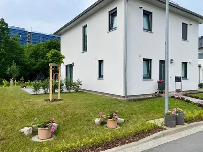 Ein Garten an der Unterkunft Sonnensteinzimmer