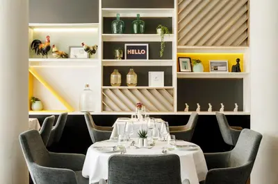 Ein Sitzbereich in der Unterkunft Holiday Inn Dresden - Am Zwinger by IHG