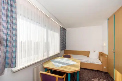 Ein Bett oder Betten in einem Zimmer der Unterkunft Gästehaus im Haus des Kfz-Gewerbes