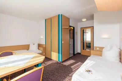 Ein Bett oder Betten in einem Zimmer der Unterkunft Gästehaus im Haus des Kfz-Gewerbes