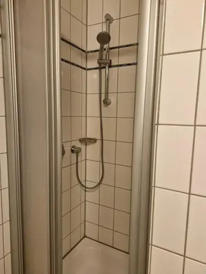 Ein Badezimmer in der Unterkunft Gästehaus im Haus des Kfz-Gewerbes