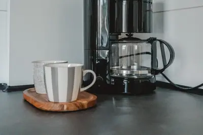 Kaffee-/Teezubehör in der Unterkunft One4Five Apartments, Stadthaus, gemütliches Wohnen in Dresden
