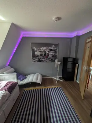 Ein Bett oder Betten in einem Zimmer der Unterkunft City View Apartment - WiFi - Netflix - Airport Shuttle