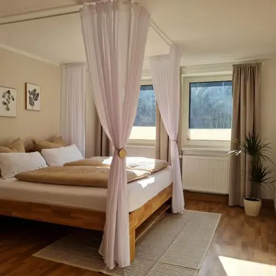 Ein Bett oder Betten in einem Zimmer der Unterkunft Ferienwohnung Liliensteinblick am Elberadweg
