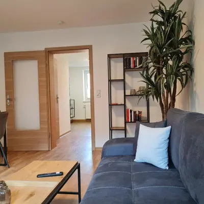 Ein Sitzbereich in der Unterkunft Ferienwohnung Liliensteinblick am Elberadweg