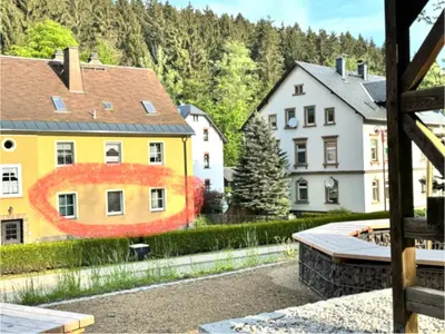 Das Gebäude in dem sich die Ferienwohnung befindet