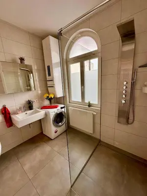 Ein Badezimmer in der Unterkunft Altstadt Suite 120qm WLAN Balkon 2 Bäder