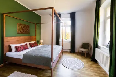 Ein Bett oder Betten in einem Zimmer der Unterkunft HohnsteinOase-Fasssauna und Kühlbecken-3 SZ-Parkplatz - Waschmaschine