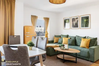 Ein Sitzbereich in der Unterkunft PINEAPPLE APARTMENTS - Zwinger XI - 64qm