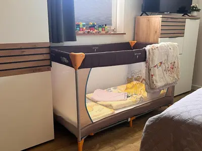 Ein Bett oder Betten in einem Zimmer der Unterkunft Hinterhaus am Stadtrand Chemnitz