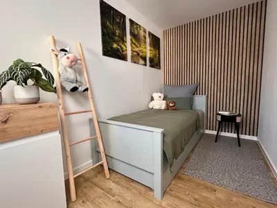 Ein Bett oder Betten in einem Zimmer der Unterkunft Hinterhaus am Stadtrand Chemnitz