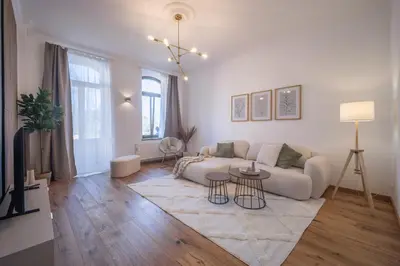 Ein Sitzbereich in der Unterkunft Goethe Palais am Großen Garten, Arbeitsplatz, ruhig, max 6P, Smart-TV, eigener Parkplatz