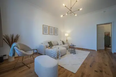 Ein Sitzbereich in der Unterkunft Goethe Palais am Großen Garten, Arbeitsplatz, ruhig, max 6P, Smart-TV, eigener Parkplatz