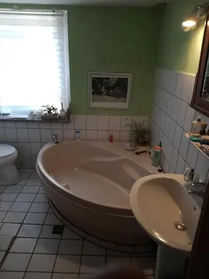 Ein Badezimmer in der Unterkunft Ruhig und spartanisch Wohnen in Lichtenwalde 2