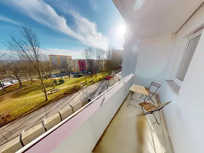 Ein Balkon oder eine Terrasse in der Unterkunft Apartment mit bodengleicher Dusche, 170m bis zur Haltestelle Linie 5, WLAN