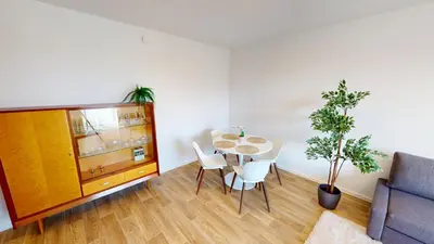 Ein Sitzbereich in der Unterkunft Apartment mit bodengleicher Dusche, 170m bis zur Haltestelle Linie 5, WLAN