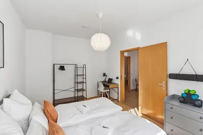 Ein Bett oder Betten in einem Zimmer der Unterkunft Simply Cozy by Simple Pleasures Apartments, Kaßberg, Messenähe, Highspeed WLAN