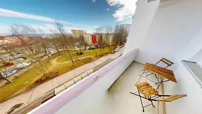 Ein Balkon oder eine Terrasse in der Unterkunft Wohnen ohne Hindernisse, nur 170m bis zur Haltestelle der Linie 5, WLAN