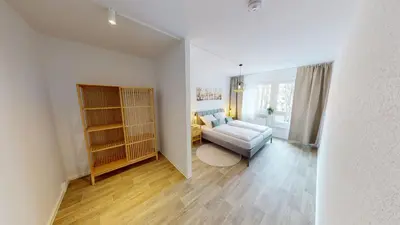 Ein Bett oder Betten in einem Zimmer der Unterkunft FeWo mit bodengleicher Dusche, 170m bis zur Bahnhaltestelle Linie 5, WLAN
