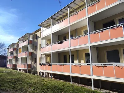 Ein Balkon oder eine Terrasse in der Unterkunft Ruhig gelegene 3-Raum-FeWo, WLAN