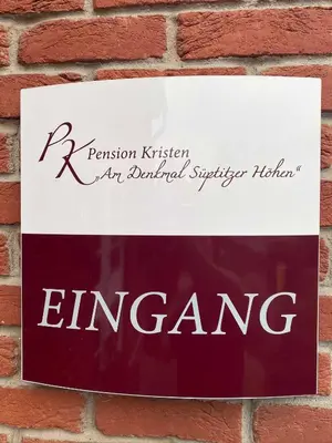Ein Zertifikat, Auszeichnung, Logo oder anderes Dokument, das in der Unterkunft Pension und Ferienwohnung Kristen Am Denkmal Süptitzer Höhen ausgestellt ist