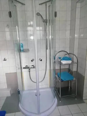 Ein Badezimmer in der Unterkunft Kleines Haus mit Geschichte