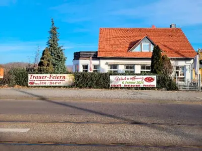 Das Gebäude in dem sich die Pension befindet