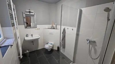 Ein Badezimmer in der Unterkunft Appartmenthaus Wartburg