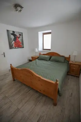 Ein Bett oder Betten in einem Zimmer der Unterkunft Große Wohnung in Dresden