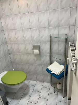 Ein Badezimmer in der Unterkunft Zauberhaftes Apartment in Dresden Neustadt