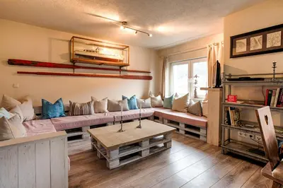 Ein Sitzbereich in der Unterkunft Ferienhaus StrandHaus