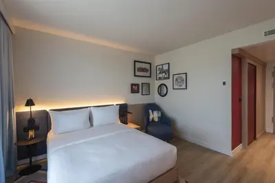 Ein Bett oder Betten in einem Zimmer der Unterkunft Hampton By Hilton Dresden City Centre