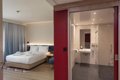 Ein Bett oder Betten in einem Zimmer der Unterkunft Hampton By Hilton Dresden City Centre