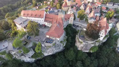 Blick auf Burg Hohnstein aus der Vogelperspektive