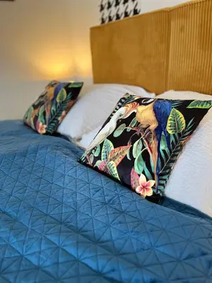 Ein Bett oder Betten in einem Zimmer der Unterkunft ANER 5 elegantes Neustadt Apartment Abby