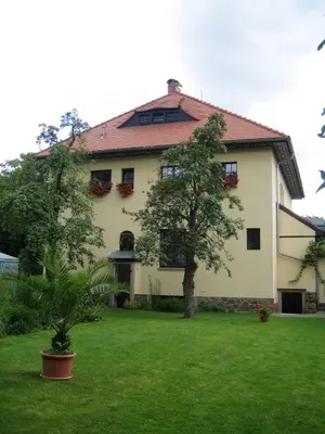 Ein Garten an der Unterkunft Ferienwohnung im Musikerviertel