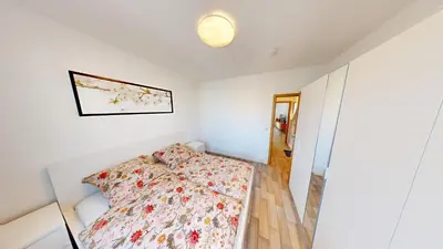 Ein Bett oder Betten in einem Zimmer der Unterkunft 3-Raum-Ferienwohnung mit Balkon, Straßenbahnlinie 5 fußläufig erreichbar, WLAN