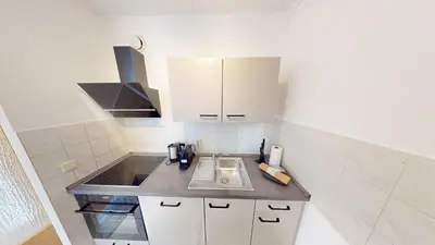 Küche/Küchenzeile in der Unterkunft 3-Raum-Ferienwohnung mit Balkon, Straßenbahnlinie 5 fußläufig erreichbar, WLAN