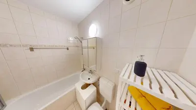 Ein Badezimmer in der Unterkunft Wohlfühlapartment für 5 Personen, Haltestelle der Linie 5 in unmittelbarer Nähe, WLAN