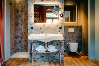 Ein Badezimmer in der Unterkunft Historischer Gasthof Zum Anker Wachau