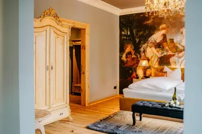 Ein Bett oder Betten in einem Zimmer der Unterkunft Historischer Gasthof Zum Anker Wachau