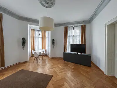TV/Unterhaltungsangebot in der Unterkunft Altbau-Flair, Trendviertel, 2P, WiFi, Modern, Fahrstuhl