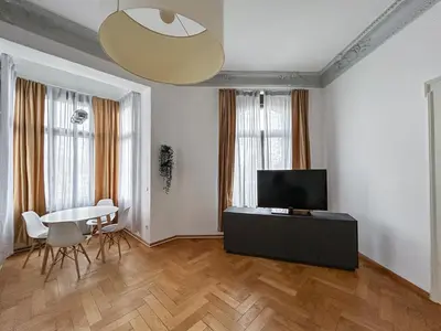 TV/Unterhaltungsangebot in der Unterkunft Altbau-Flair, Trendviertel, 2P, WiFi, Modern, Fahrstuhl