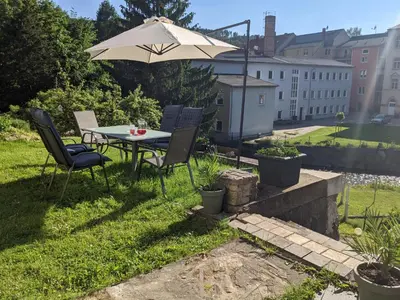Ein Garten an der Unterkunft F1B - Urlaubsmagie - Helle Wohnung mit Sauna und Pool