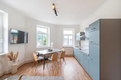 Küche/Küchenzeile in der Unterkunft Benville Freital - 2 Schlafzimmer - Wohnküche - WLAN
