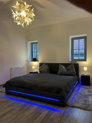 Ein Bett oder Betten in einem Zimmer der Unterkunft Reihenhaus Elbquartier mit 3 SZ